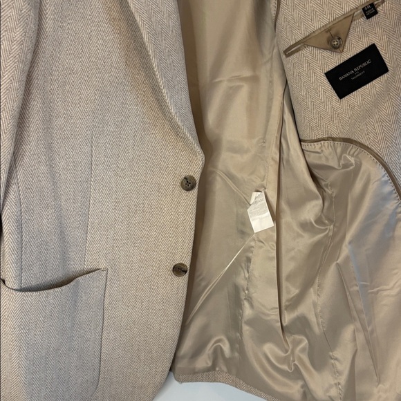 NWOT Banana Republic Herringbone Sport Coat in Beige, never worn. - Picture 6 of 7
